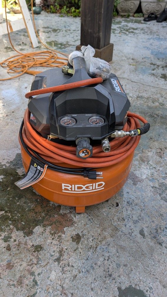 Ridgid 6gal Compressor & 3 Nail Guns