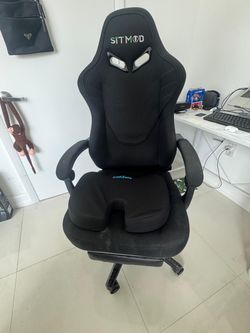 SitMod Black Gaming Chair with Cushion