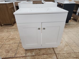 BRAND NEW Dover 30-in True White Single Sink Bathroom Vanity with White Cultured Marble Top