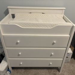 Crib and Changing Table Dresser 