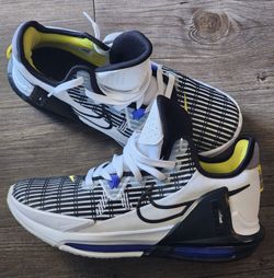 Nike Lebron Witness 6 Basketball Shoes "Lakers"