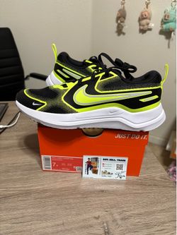 Size 7Y / 8.5 womens - Nike Cosmic Runner (GS) Running Shoes Black/ Bolt