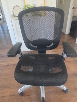 OFFICE CHAIR