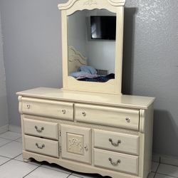 Queen Bedroom Set