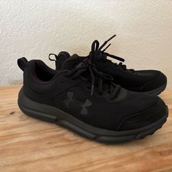 Mens sneakers 9, $10
