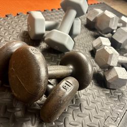 4 Sets of Dumbbells. 8#, 12#, 15# and 20 pounders. BruteW: 110 #