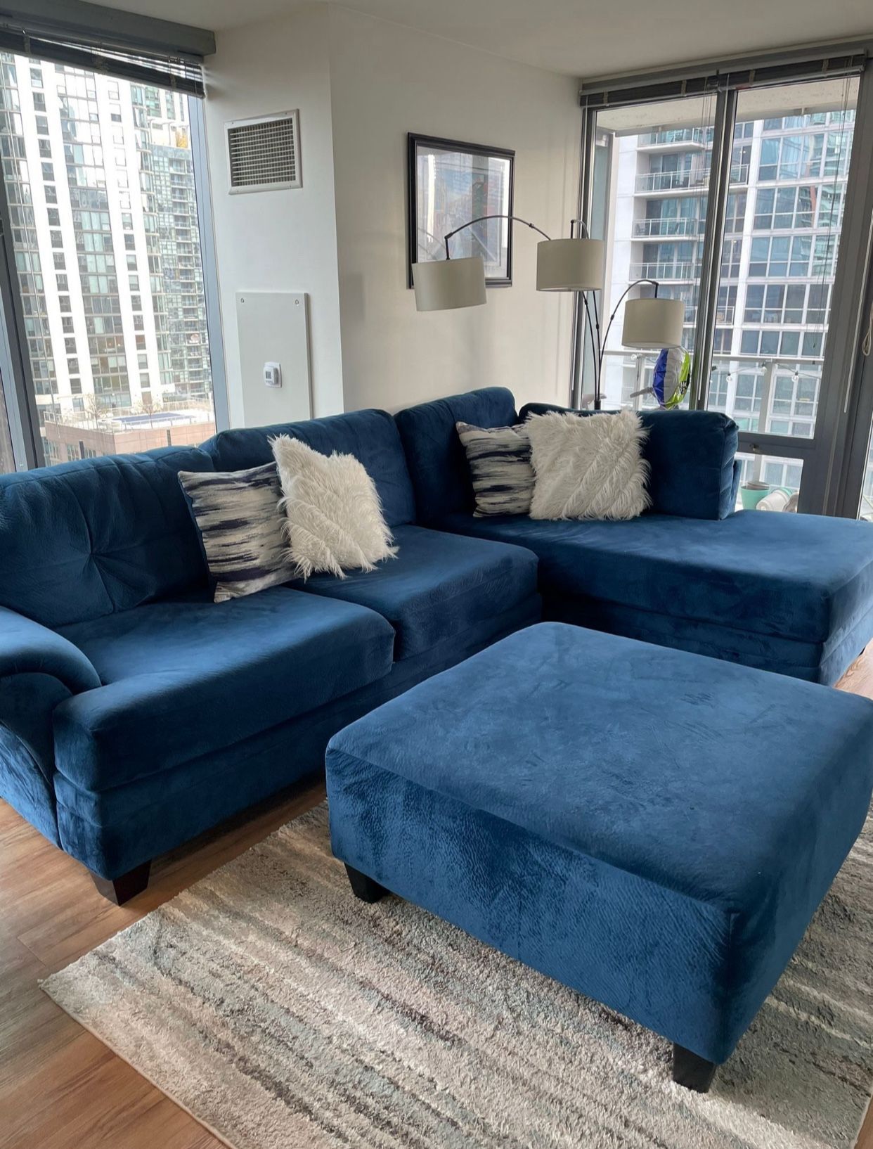 SECTIONAL NAVY BLUE  - Hablo Español