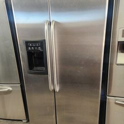GE Side-By-Side Fridge 
