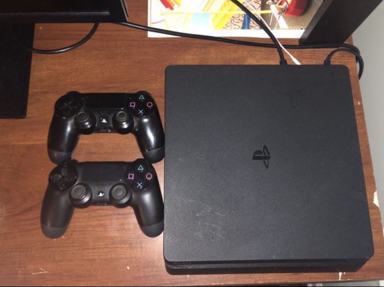 Ps4 with 2 controllers