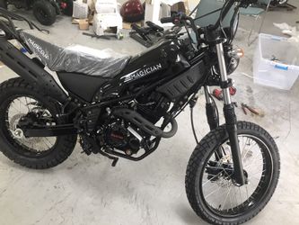 FULL SIZE 250cc DIRTBIKE . Brand new