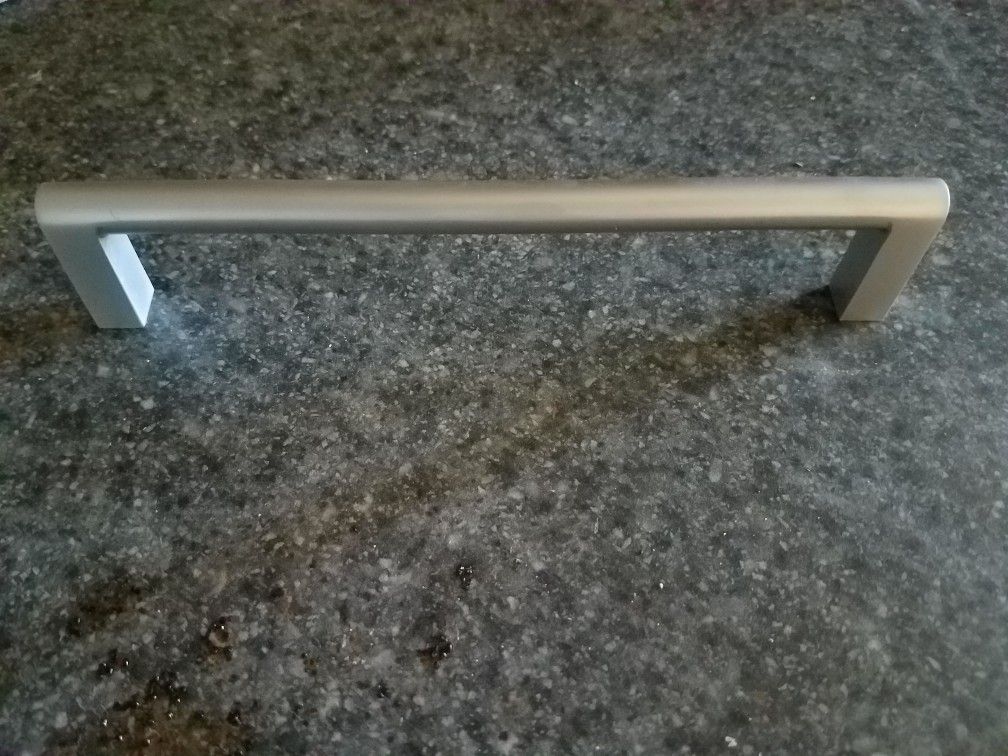 Drawer pulls , Kitchen and bath cabinet handles. Mockett DP128-26M