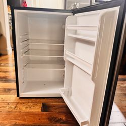 Mini Refrigerator/ fridge