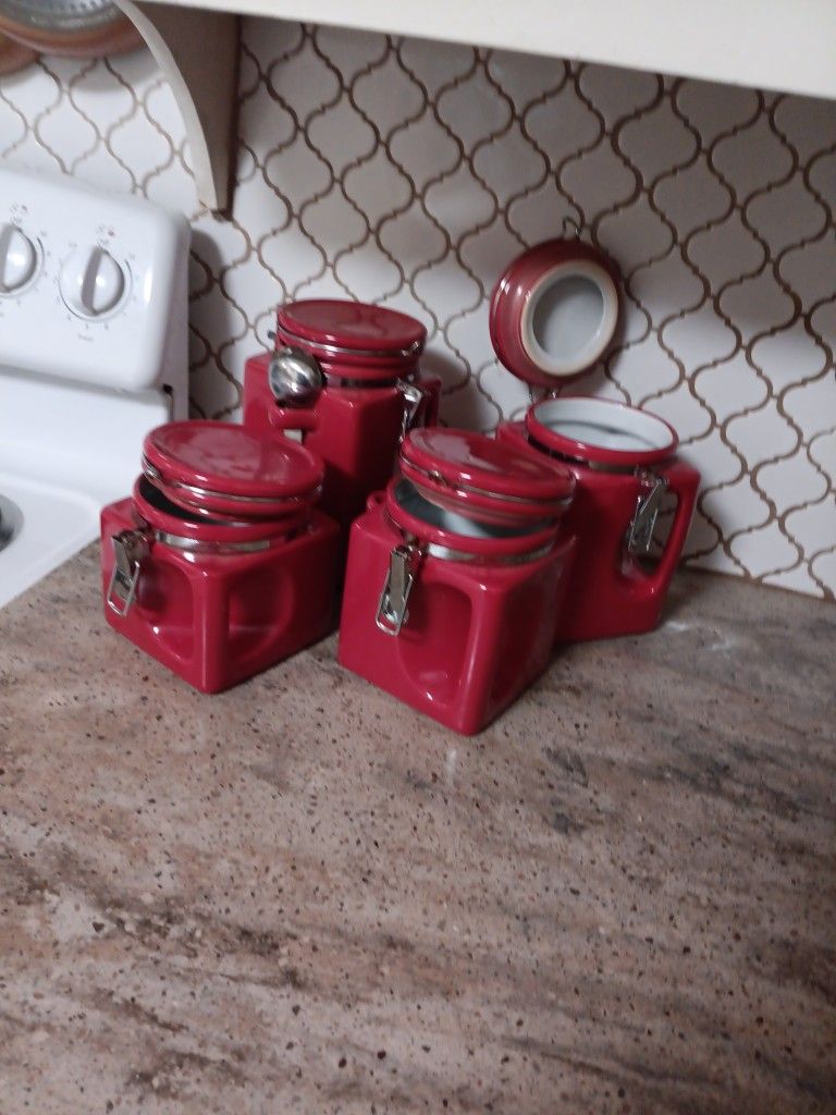 Set 4 Kitchen Can̈isters
