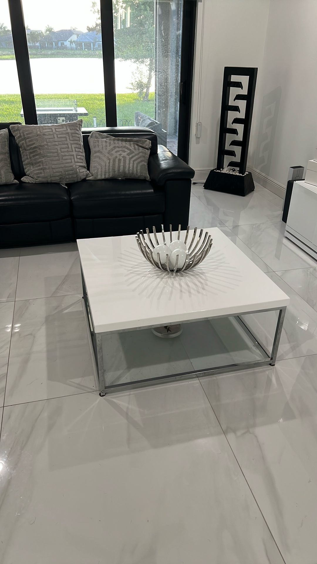46 X 46 white Lacquer Table