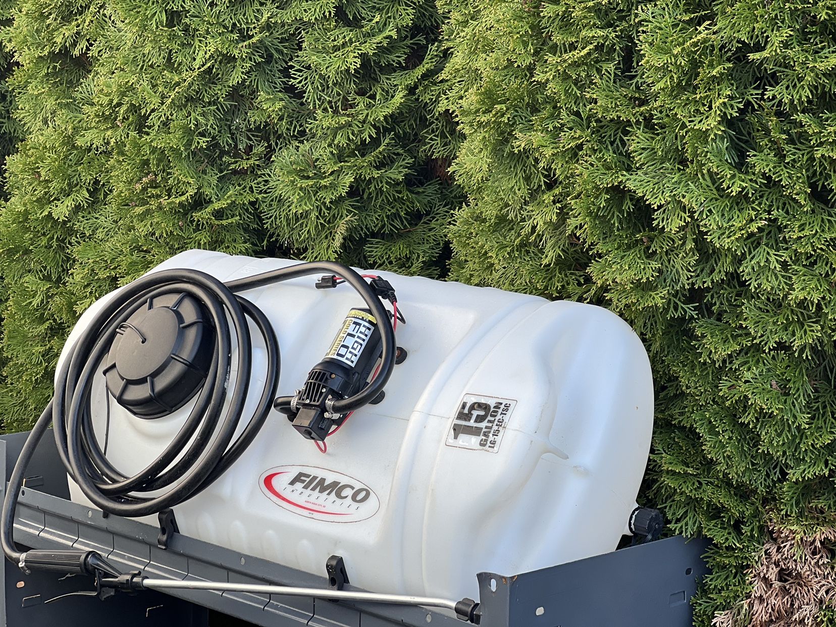 15 Gallon Electric Sprayer W/ Pump And Spray Wand. -Fresh Water Tank ...