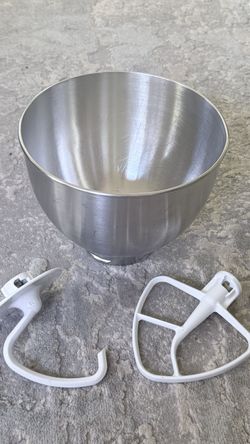 4.5Qt kitchenaid stainless steel bowl and 2 attachments
