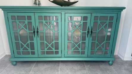 Beautiful vintage-inspired buffet cabinet