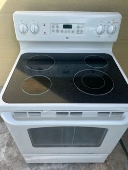 GE White Glass Top Electric Stove /Estufa Eléctrica GE de Vitrocerámica Blanca