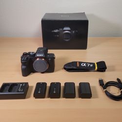 Sony A7IV Fullframe Mirrorless Camera | 33 MP | 4K 60p 