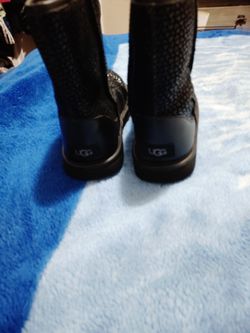 Big kids authentic UGGs size ,5