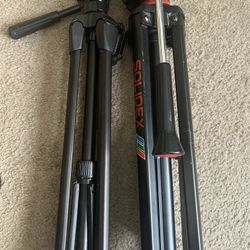 2 Camera Tripods