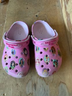 Girls Disney crocs toddler size 8, $3