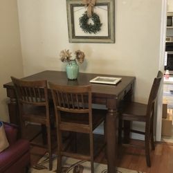 Wooden Expandable Dining Table + Chairs 