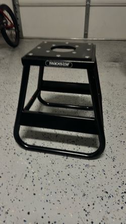 Track side stand