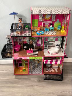 Dollhouse playset