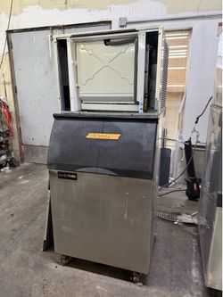 Ice Machine / Máquina de hielo