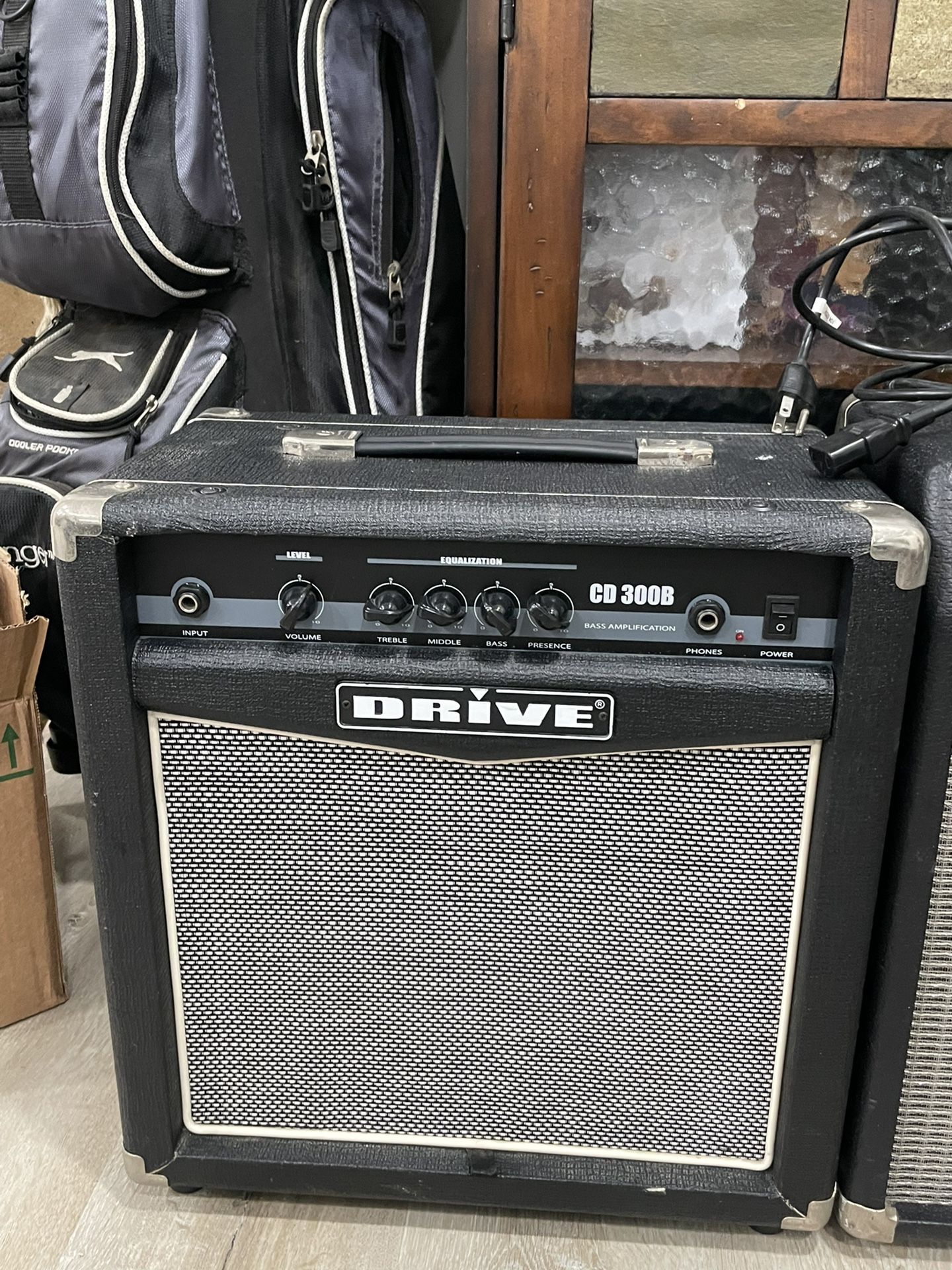 drive-cd300b-bass-combo-amplifier-30-watts-1x10-in-for-sale-in-el