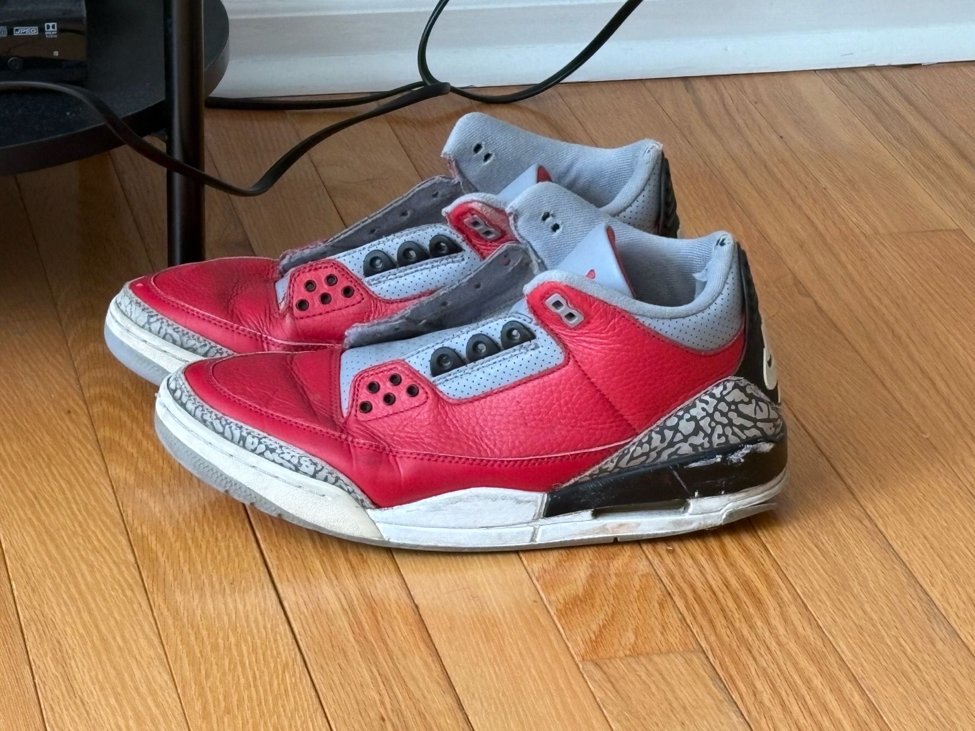 Jordan’s mens sneakers size 10 retro 3 cement weights Knicks jacket Jersey Carhartt Yankees Soto judge Mets chair table