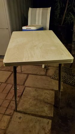 Small 1970 Retro kitchen table