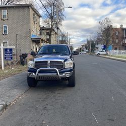 2008 dodge ram pick up with the hemi 5.7 Big Boy shit