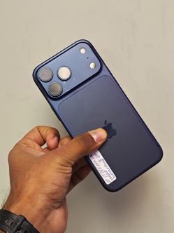 iPhone 17 Pro Max 256GB Unlocked - On Weekends special cash deal $1049 (have some scratches on back side) comes with warranty