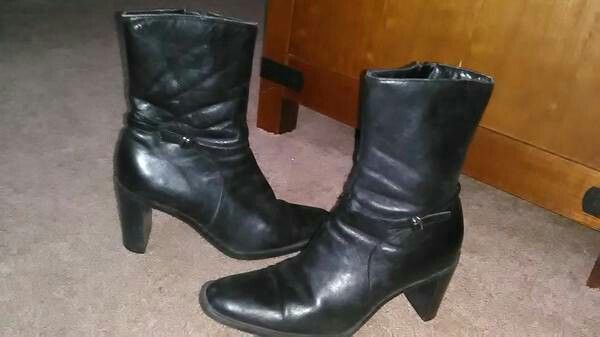 Women's soft leather black boots* size 7.