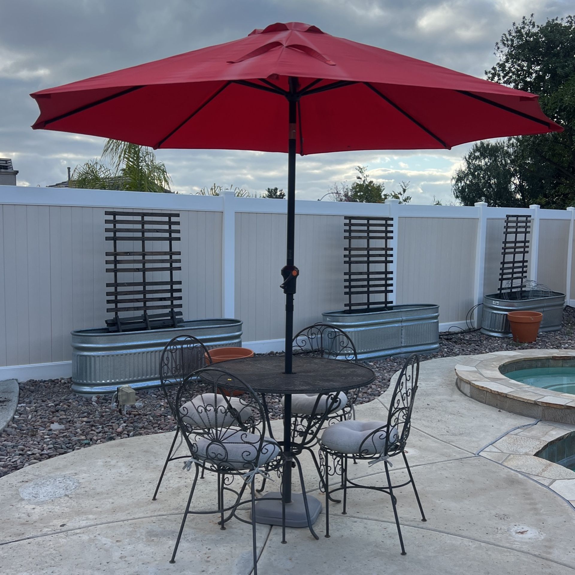 Free Outdoor Dining Set W/umbrella 