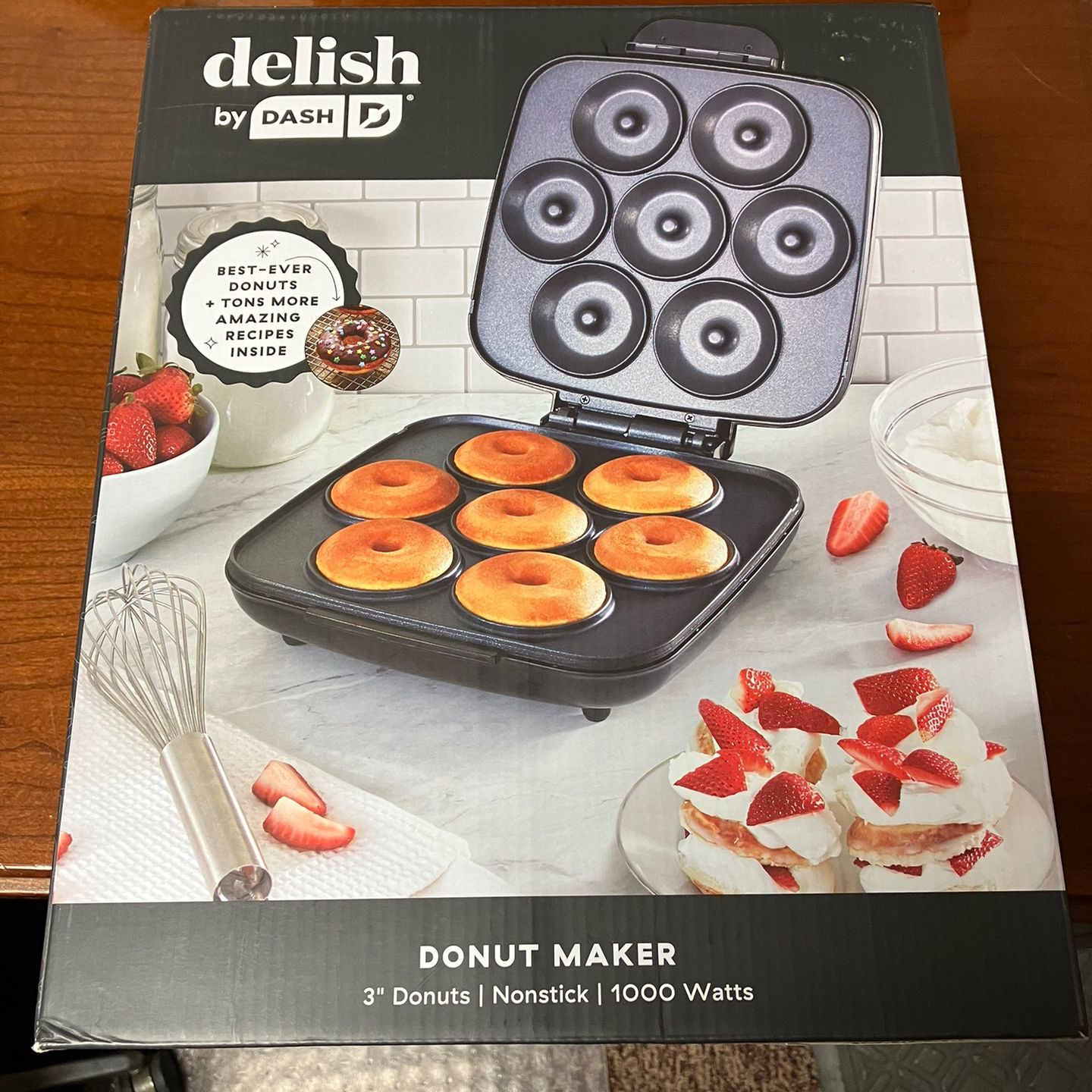 Delish by Dash Donut Maker