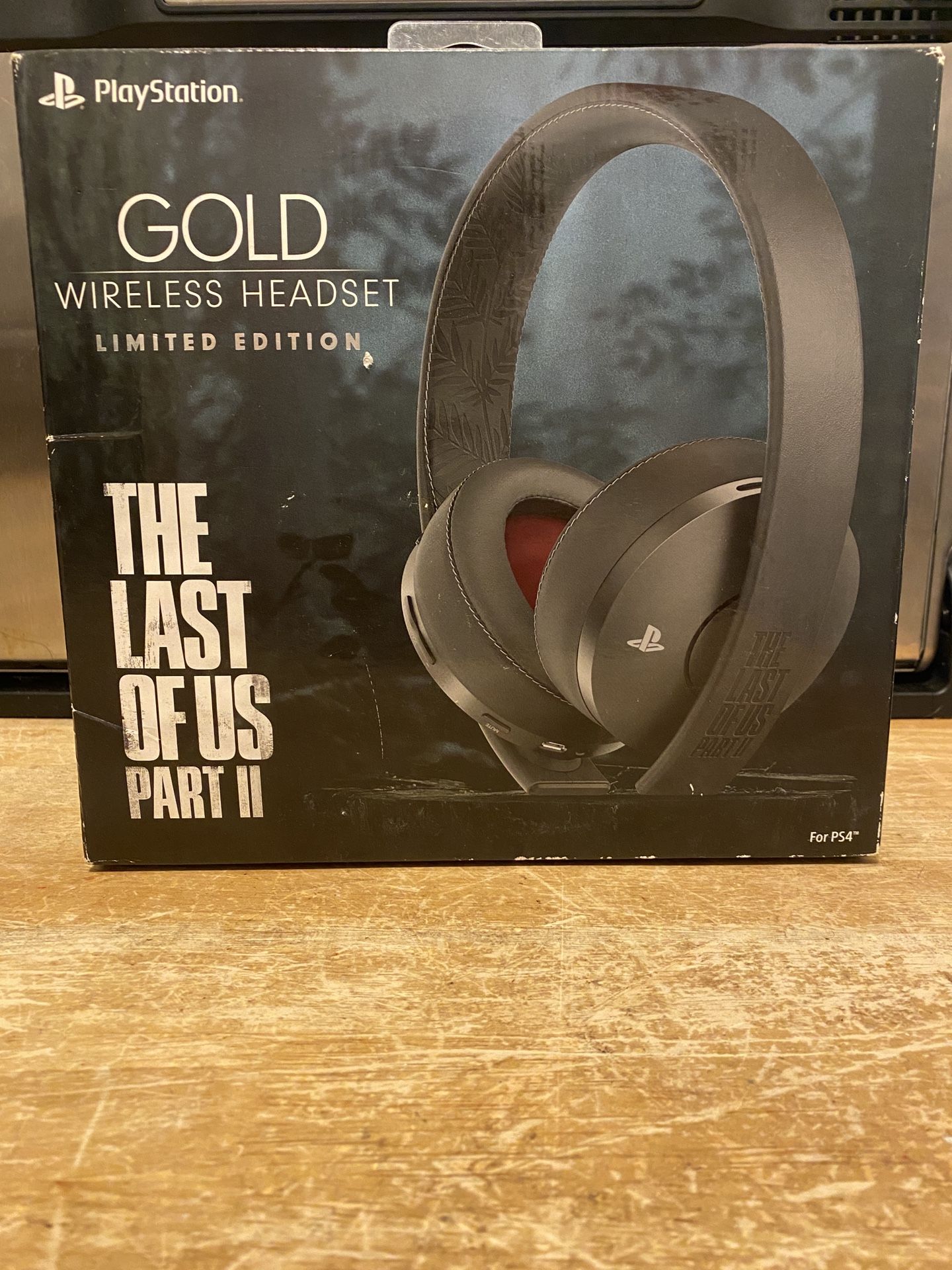 The Last Of Us 2 Sony PlayStation 4 Gold Wireless Headset! BRAND NEW!