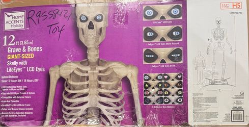 skeleton Giant smelly with life eyes 12 ft skeleton