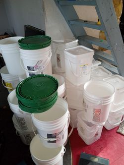 Food Grade 5 & 4 Gallon Buckets W/ Lids