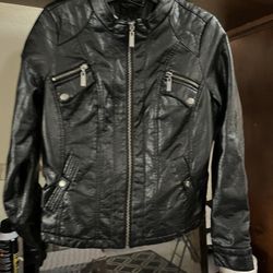 Elegant Leather Jacket Super Warm With Soft Fur Inside Size M Like New