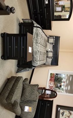 Papaya Black Storage Platform Queen and King Sleigh Bedroom Set