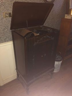 Early 1900s victrola machine with microphone