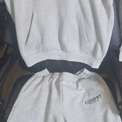 Hoodie and sweatpants from confrt