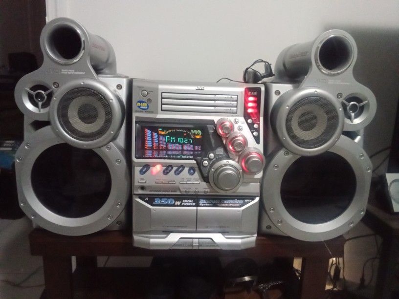 BIG BASS - JVC MXGT80 Giga Tube Stereo System