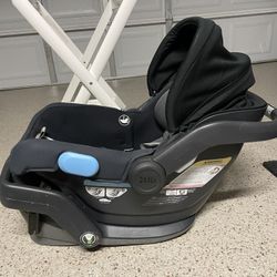 PRICE DROP!!! Uppa Baby Vista Stroller, Bassinet, Carrier, Car Seat, and bassinet Holder 