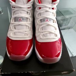 Jordan 11 Cherry 🍒 Size 6y Pre-owned 