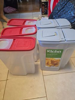 5 cereal Tupperware containers