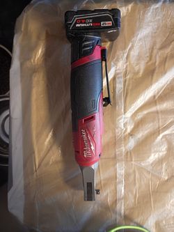 Milwaukee ratchet with XC4.0 battery